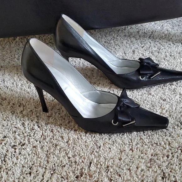 BCBG 8 1/2 black heels - Picture 4 of 11
